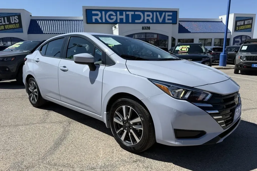 2024 Nissan Versa 1.6 SV photo 1