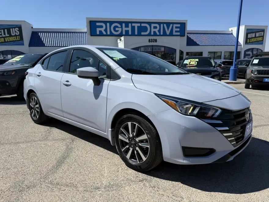 2024 Nissan Versa 1.6 SV photo 1