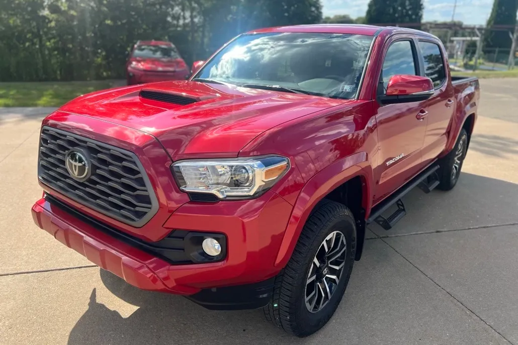 2021 Toyota Tacoma TRD Sport photo 1