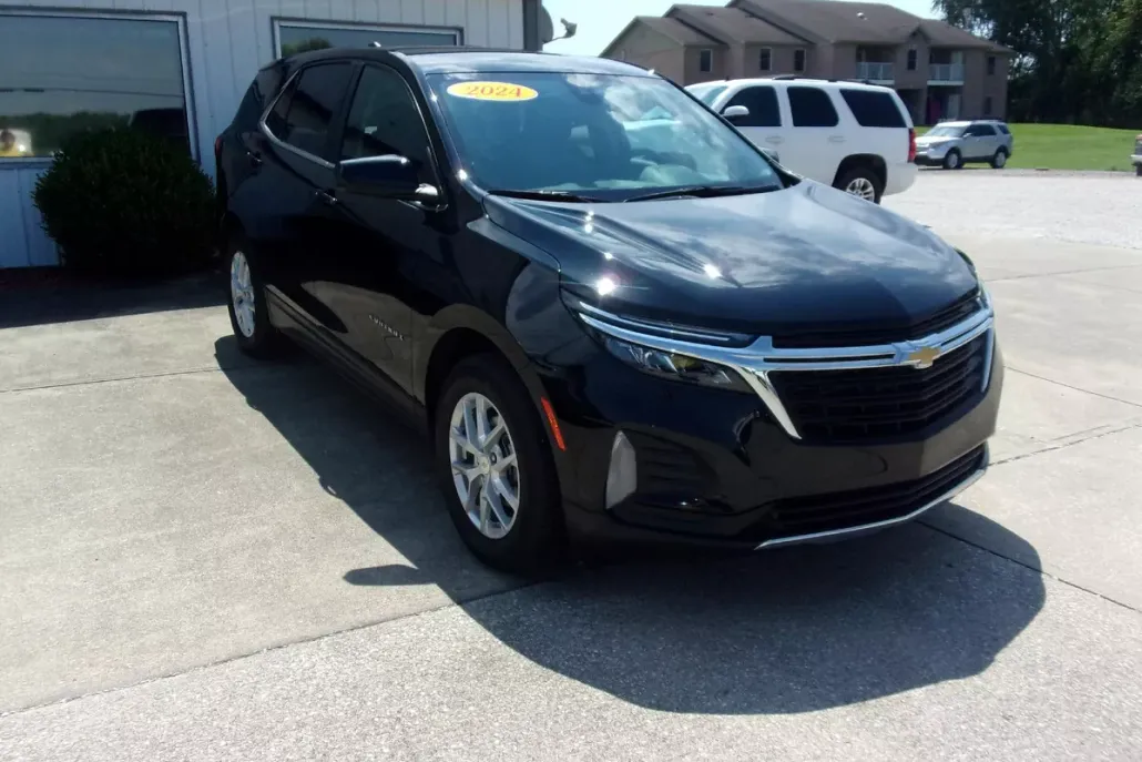 2024 Chevrolet Equinox LT photo 1