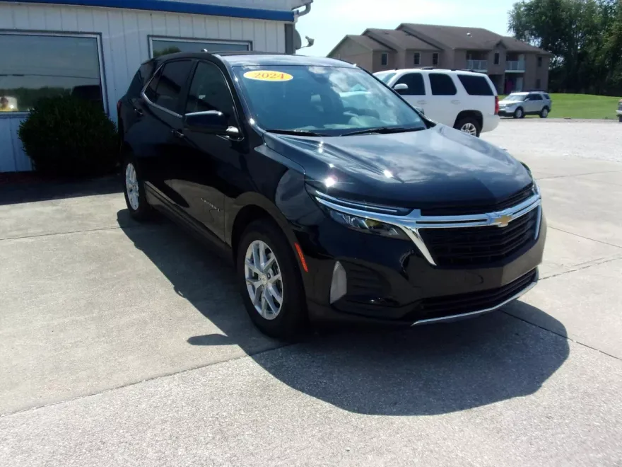 2024 Chevrolet Equinox LT photo 1