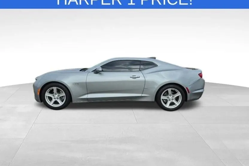 2023 Chevrolet Camaro 1LT photo 1