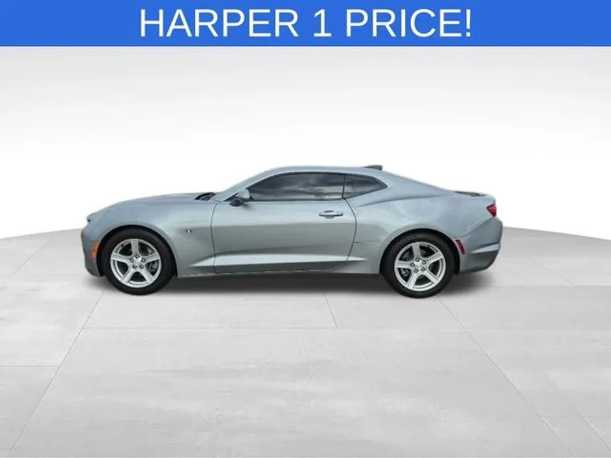 2023 Chevrolet Camaro 1LT photo 1