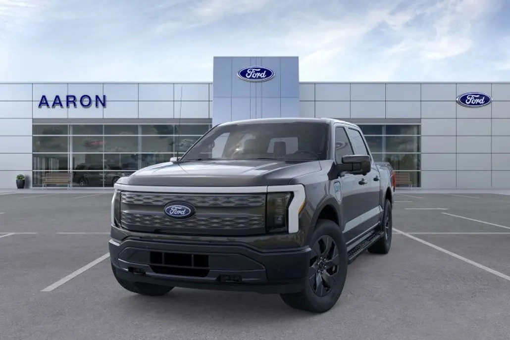2025 Ford F-150 Lightning Lariat photo 1