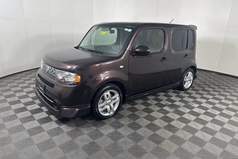 2009 Nissan Cube SL photo 1