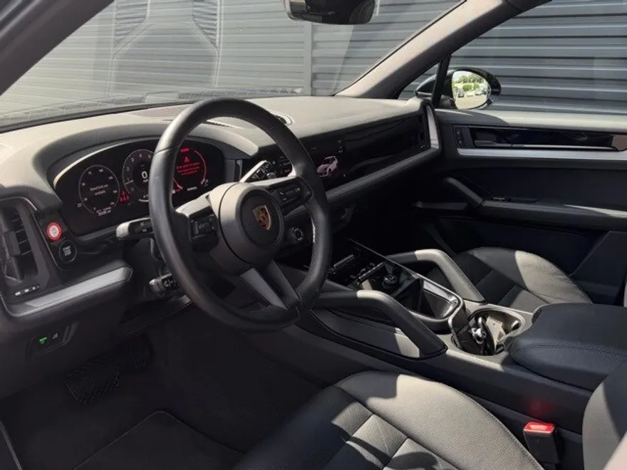 2024 Porsche Cayenne photo 1