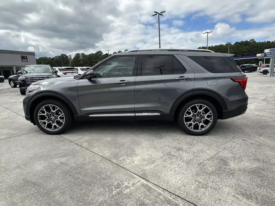 2025 Ford Explorer Platinum photo 1
