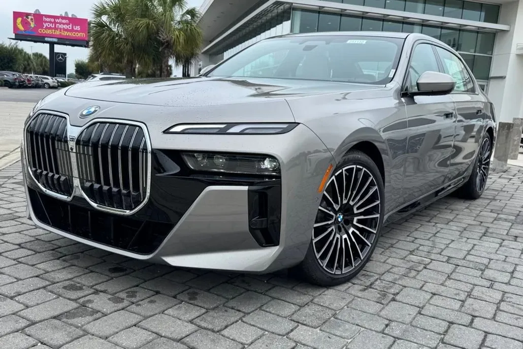 2025 Bmw 740i photo 1