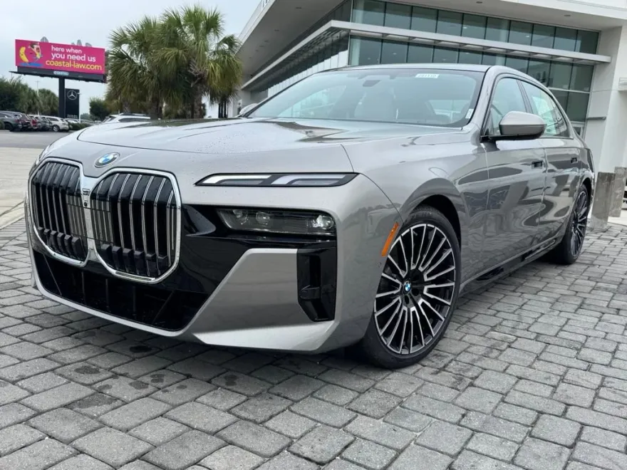 2025 Bmw 740i photo 1