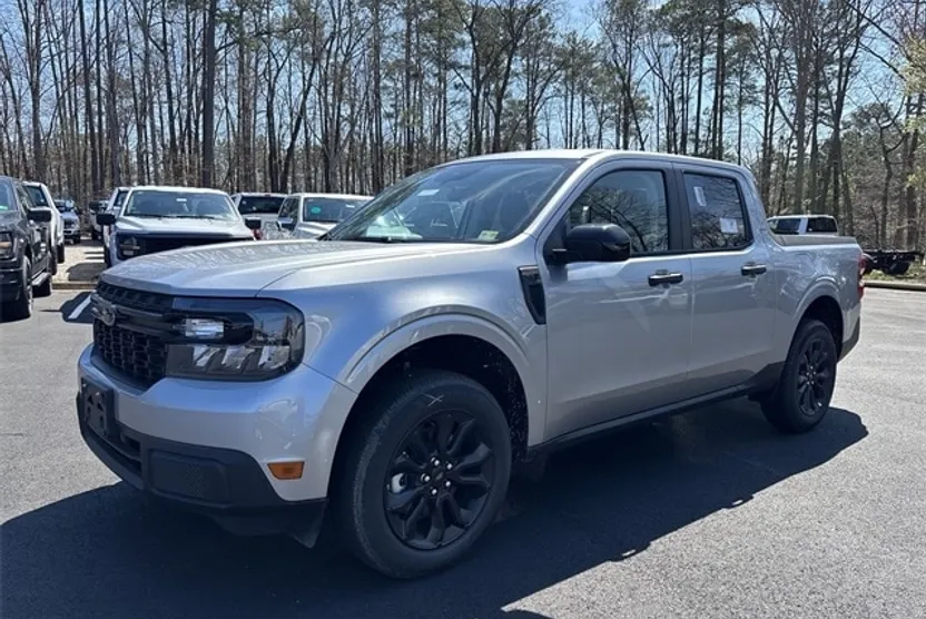 2024 Ford Maverick XLT photo 1
