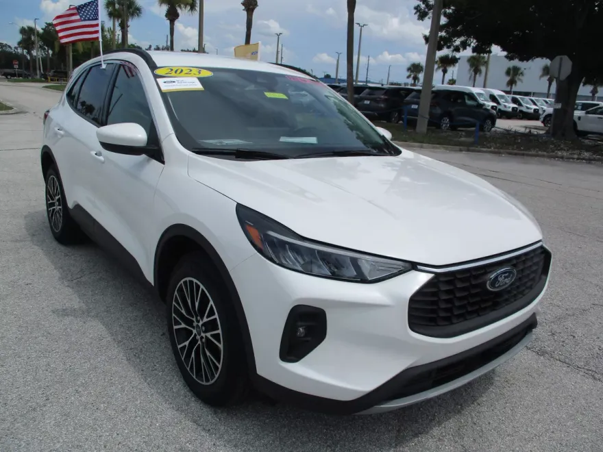2023 Ford Escape photo 1