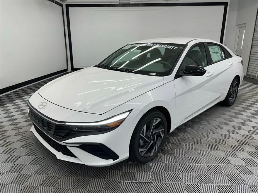 2025 Hyundai Elantra SEL Sport photo 1