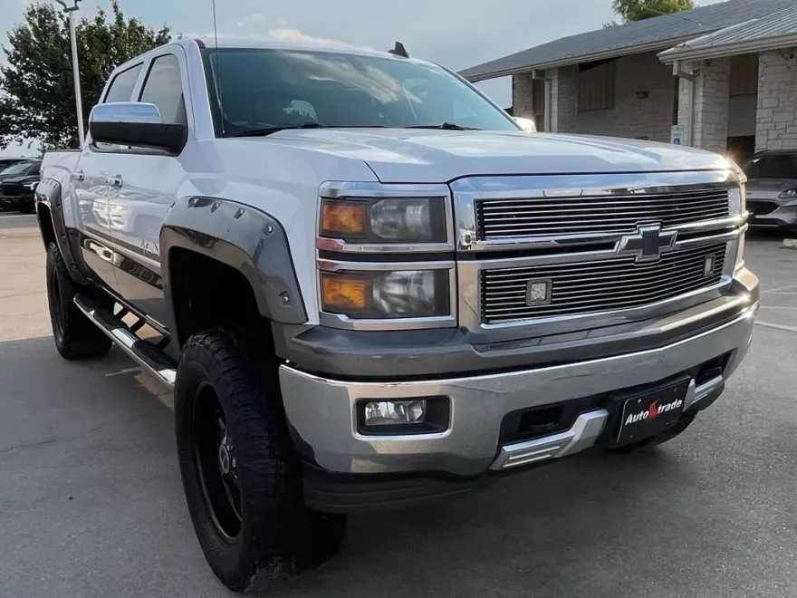 2015 Chevrolet Silverado 1500 LT photo 1