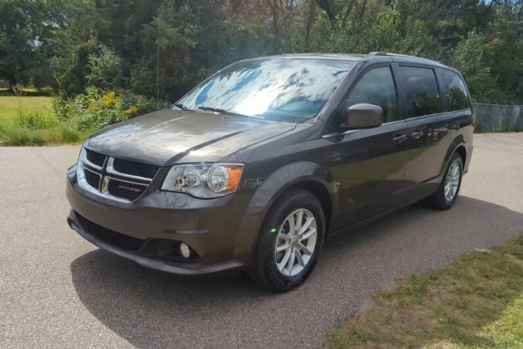 2019 Dodge Grand Caravan SXT photo 1