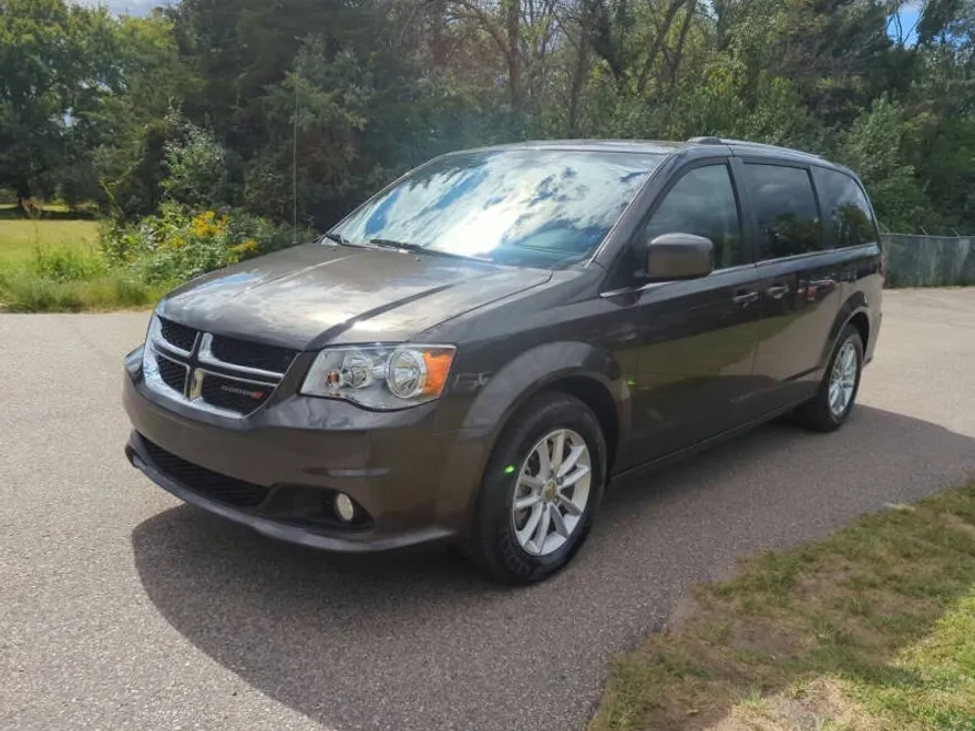 2019 Dodge Grand Caravan SXT photo 1