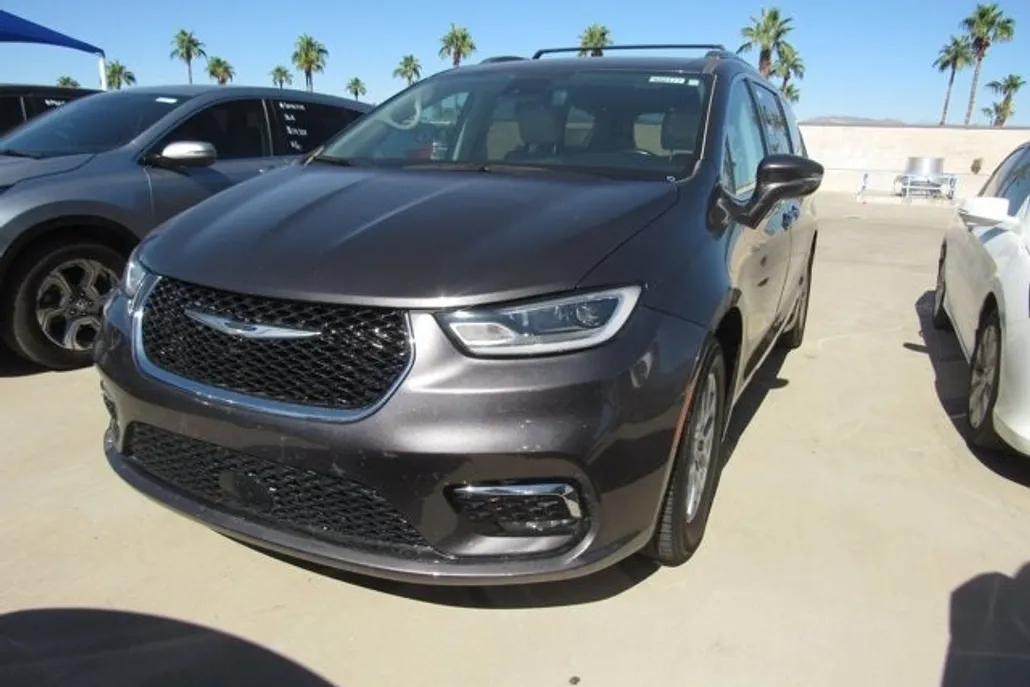 2021 Chrysler Pacifica Touring L photo 1