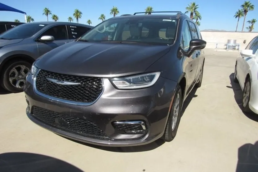 2021 Chrysler Pacifica Touring L photo 1