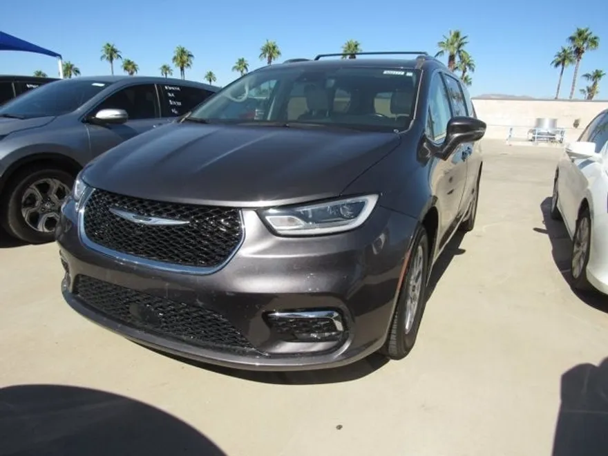 2021 Chrysler Pacifica Touring L photo 1