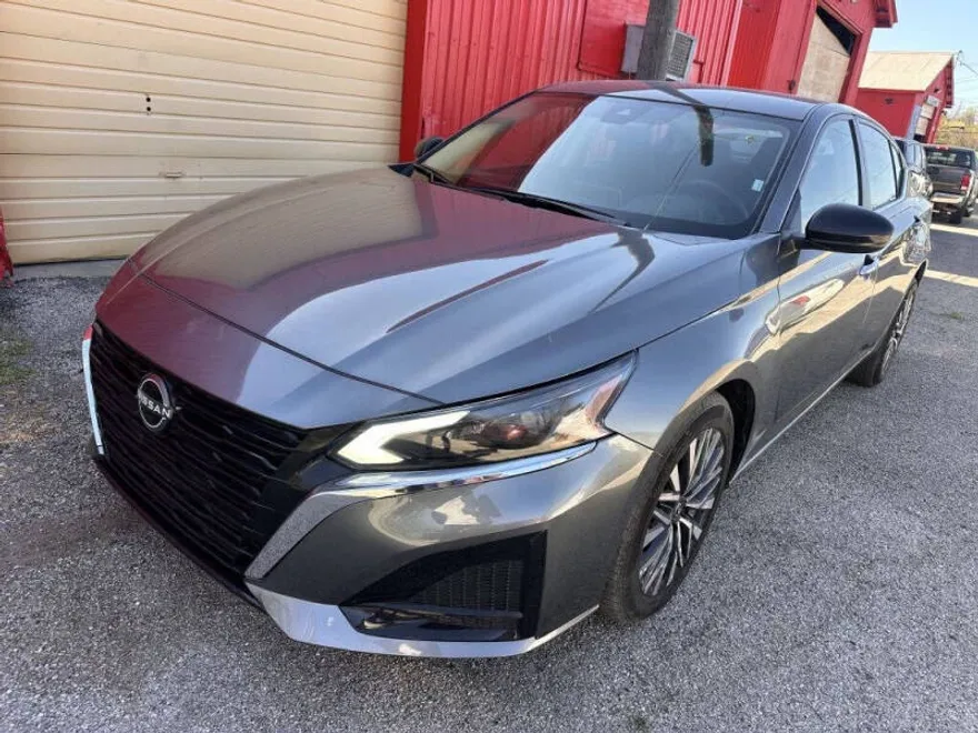 2024 Nissan Altima 2.5 SV photo 1