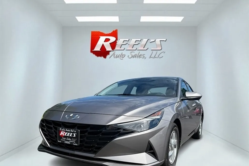 2023 Hyundai Elantra SE photo 1