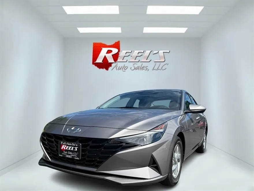 2023 Hyundai Elantra SE photo 1