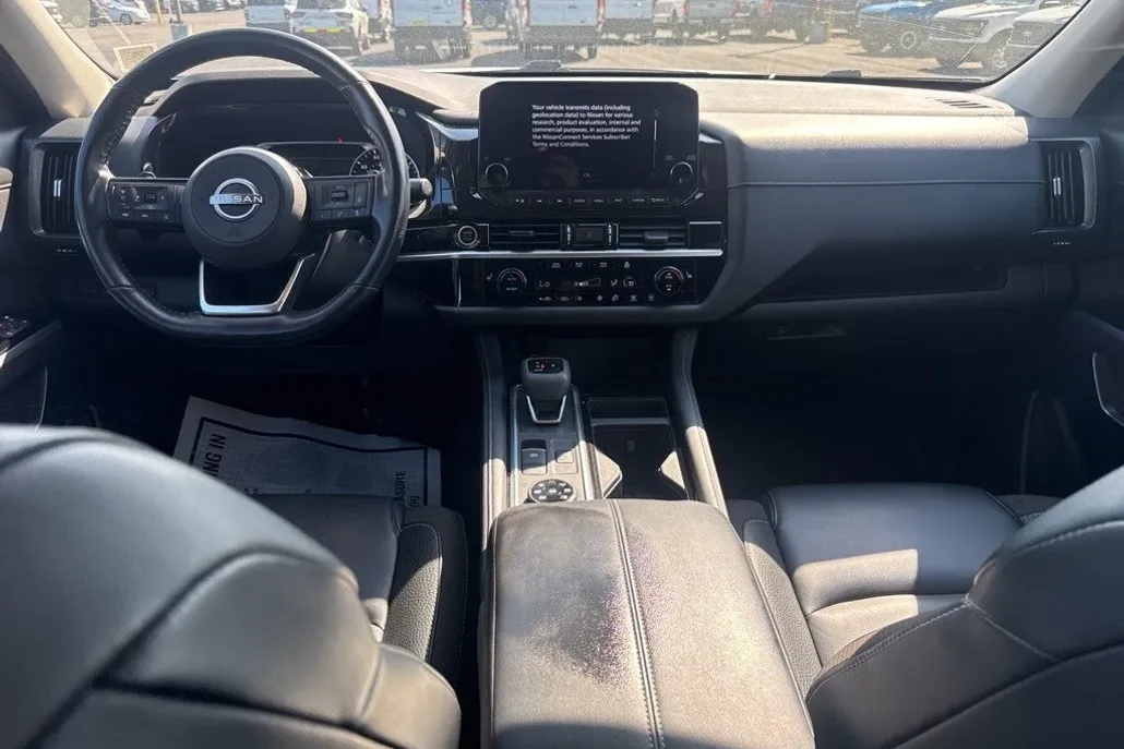 2023 Nissan Pathfinder SL photo 1