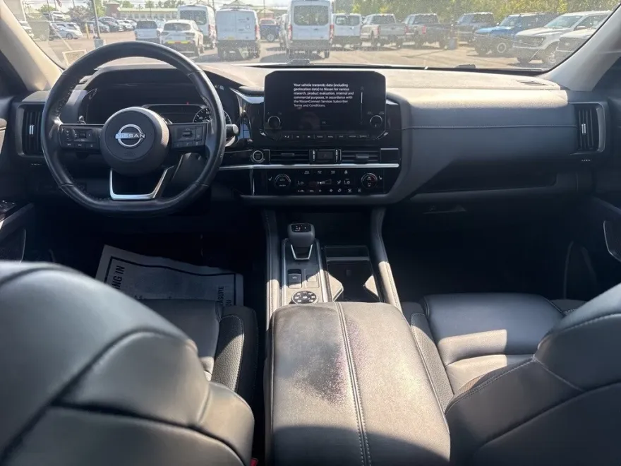 2023 Nissan Pathfinder SL photo 1