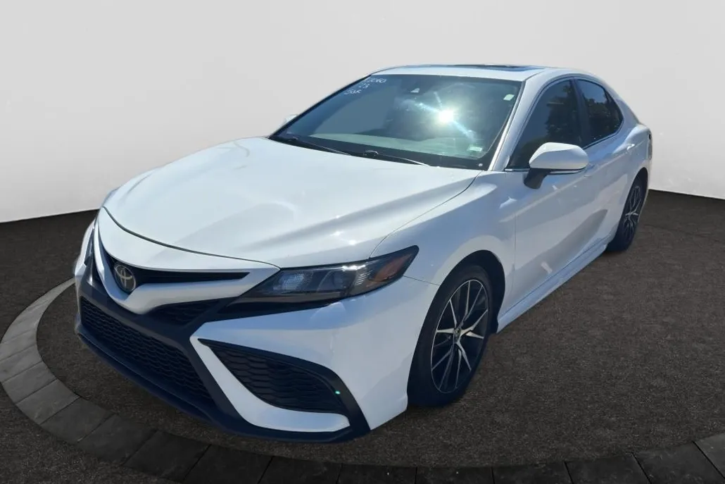 2023 Toyota Camry SE photo 1