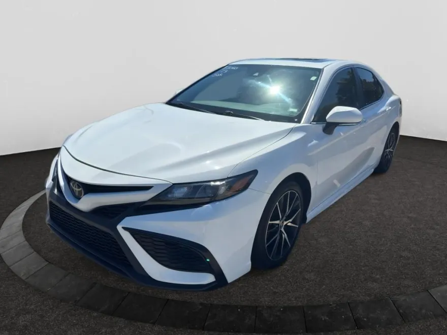 2023 Toyota Camry SE photo 1
