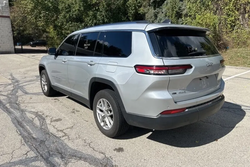 2021 Jeep Grand Cherokee Laredo photo 1