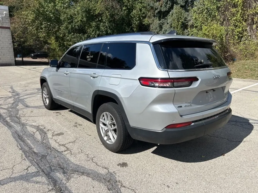 2021 Jeep Grand Cherokee Laredo photo 1