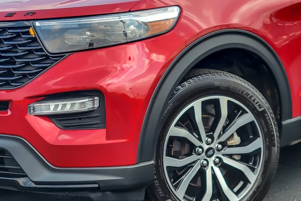 2022 Ford Explorer ST-Line photo 1