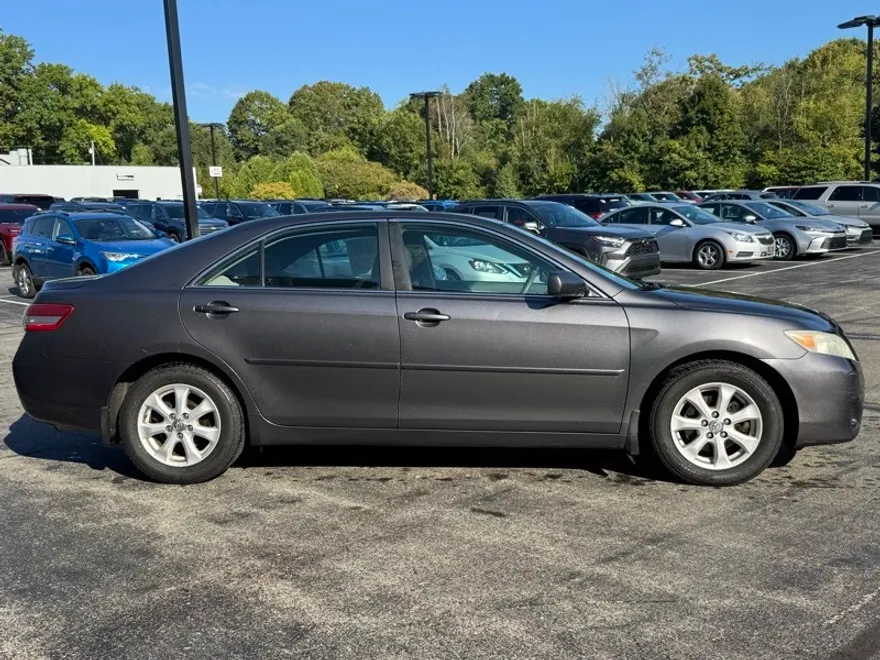 2011 Toyota Camry LE photo 1