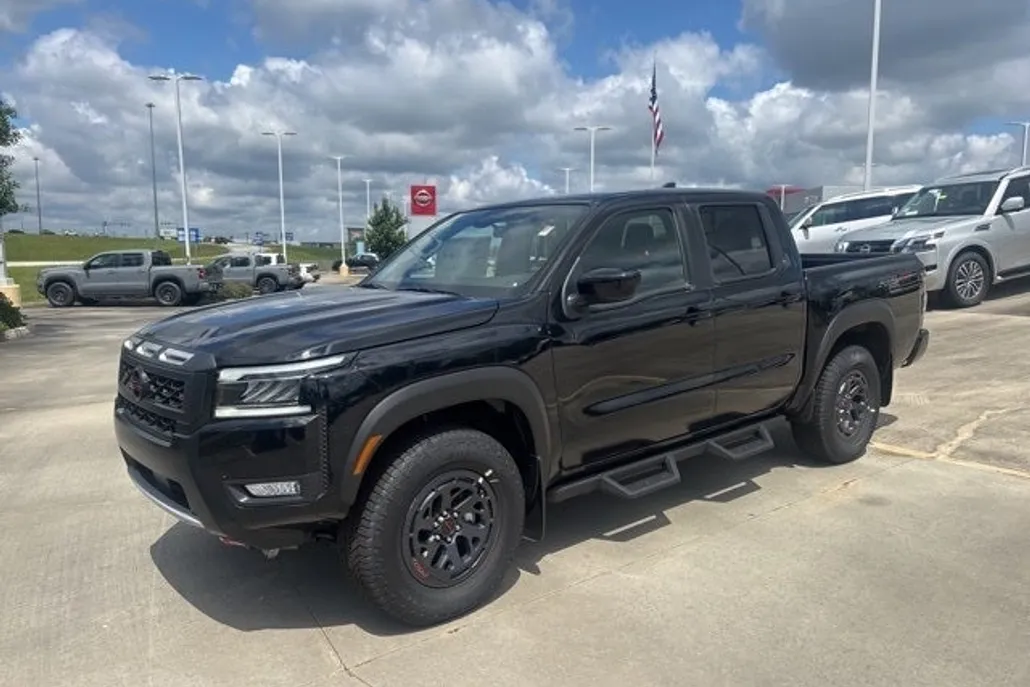 2025 Nissan Frontier Crew Cab PRO-4X photo 1