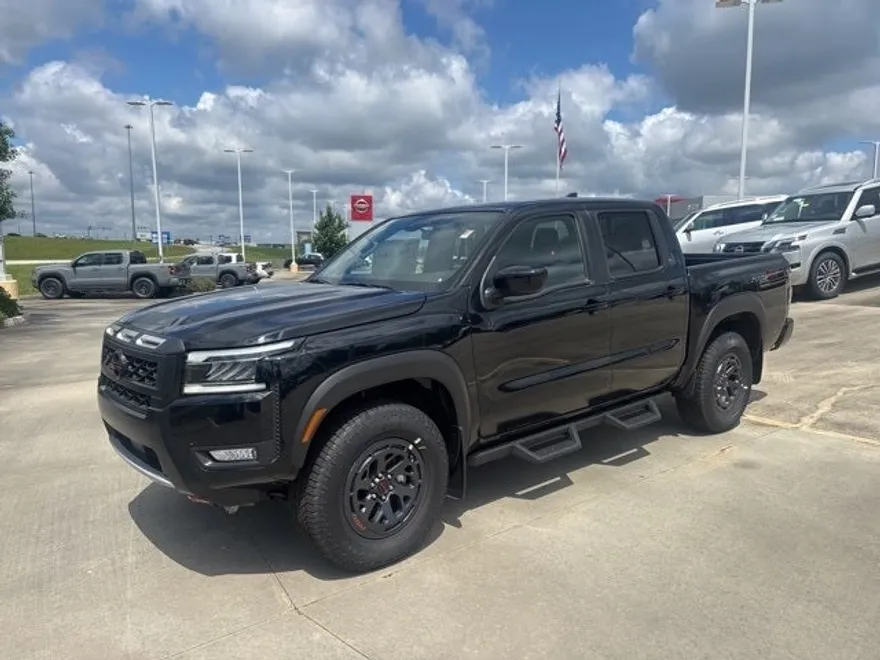 2025 Nissan Frontier Crew Cab PRO-4X photo 1