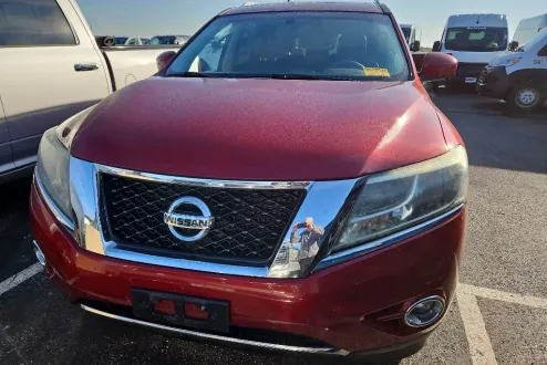2015 Nissan Pathfinder Platinum photo 2