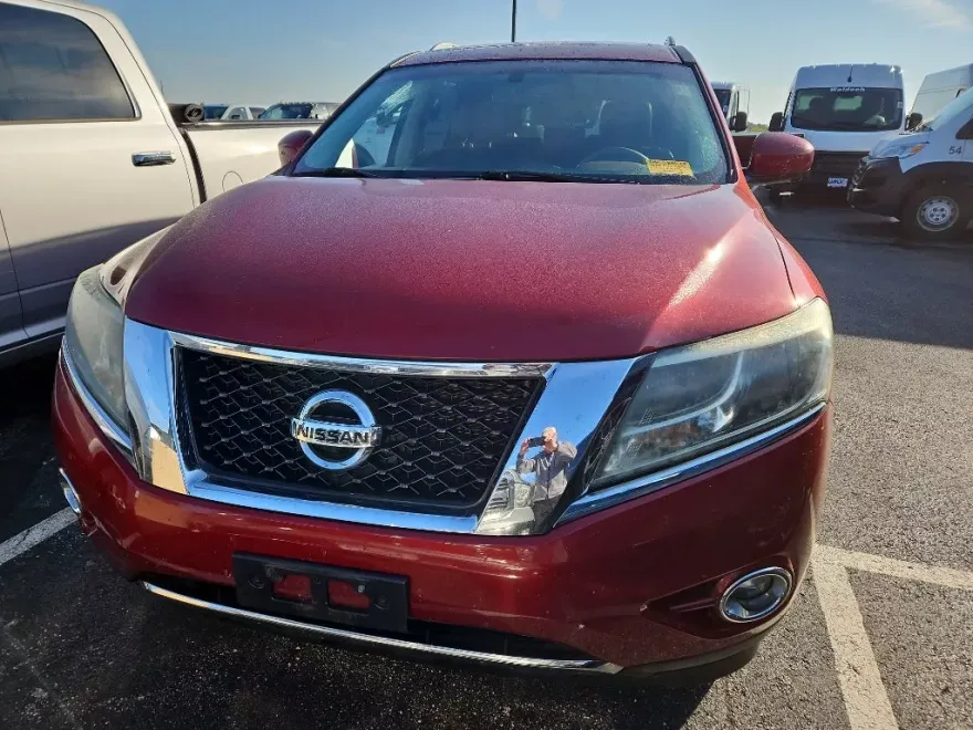 2015 Nissan Pathfinder Platinum photo 2