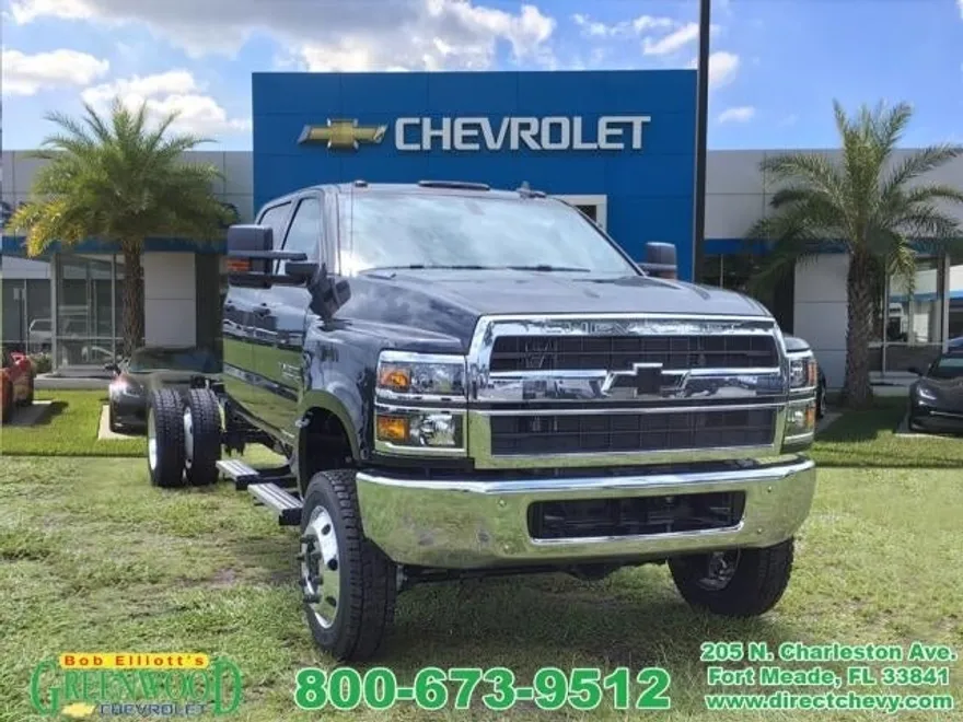 2024 Chevrolet Silverado 5500HD LT photo 1