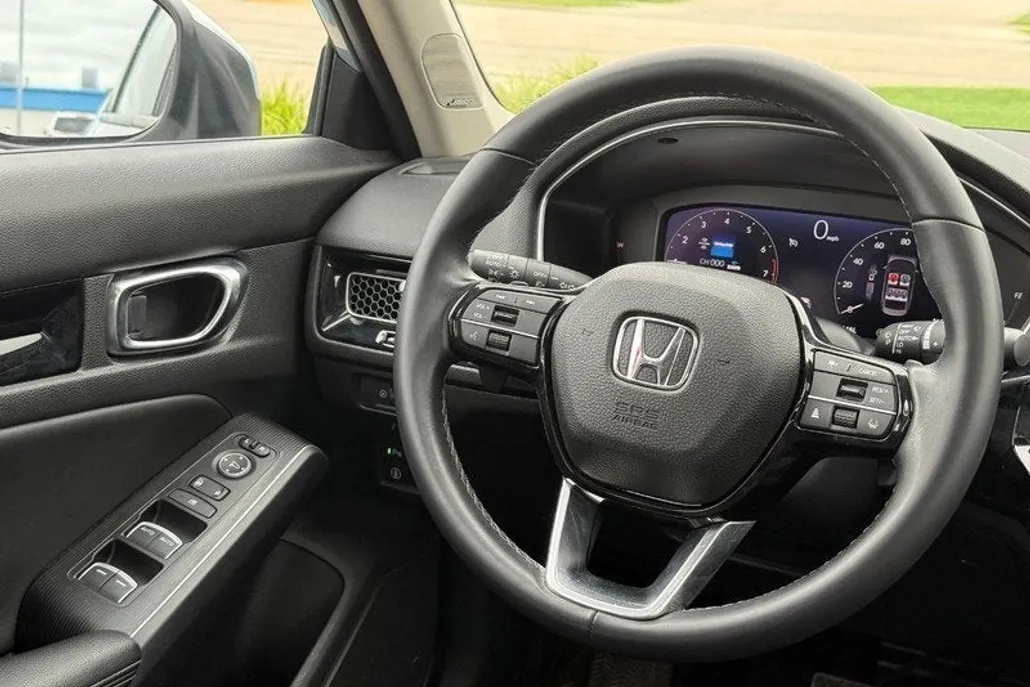 2022 Honda Civic Touring photo 1