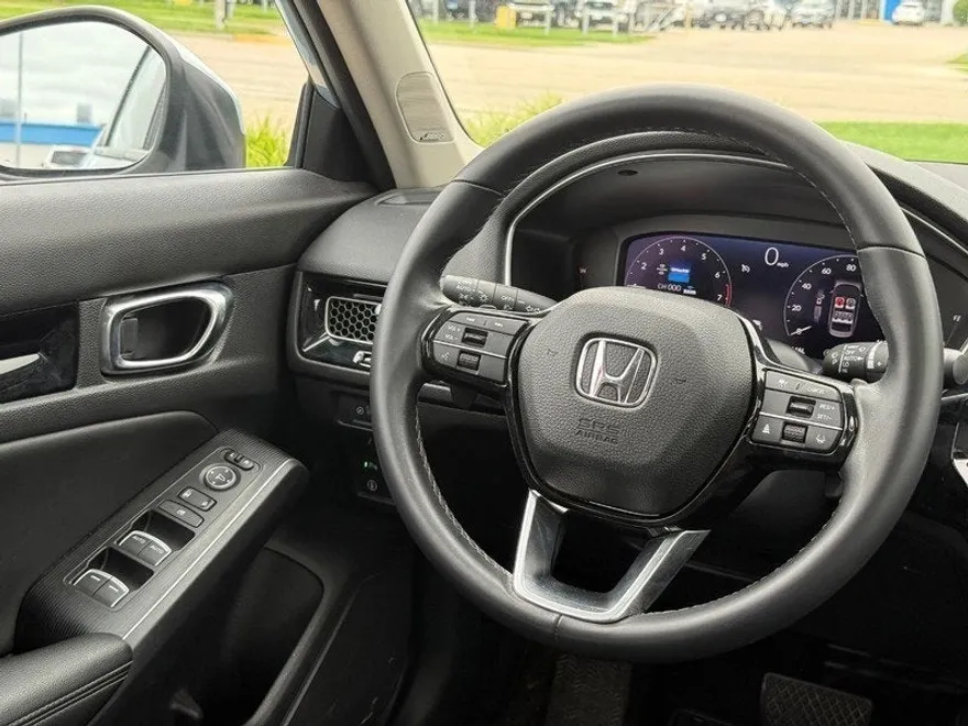 2022 Honda Civic Touring photo 1