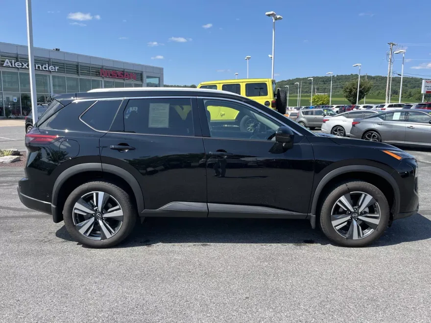 2024 Nissan Rogue AWD SL photo 1