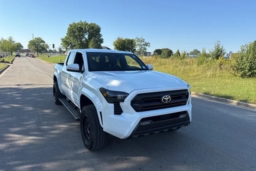 2024 Toyota Tacoma SR5 photo 1