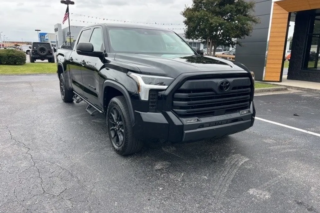 2022 Toyota Tundra SR5 CrewMax photo 1