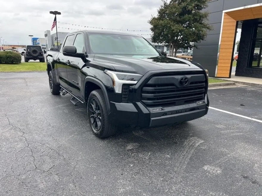 2022 Toyota Tundra SR5 CrewMax photo 1