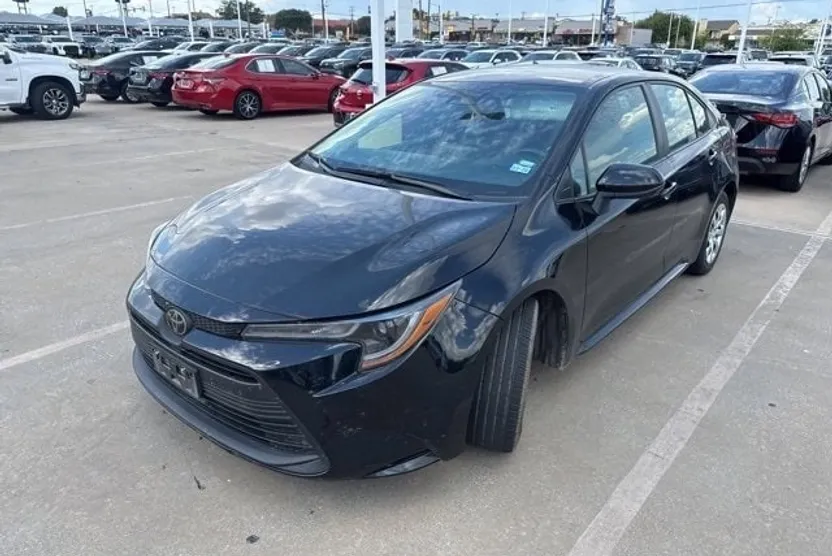 2023 Toyota Corolla LE photo 1
