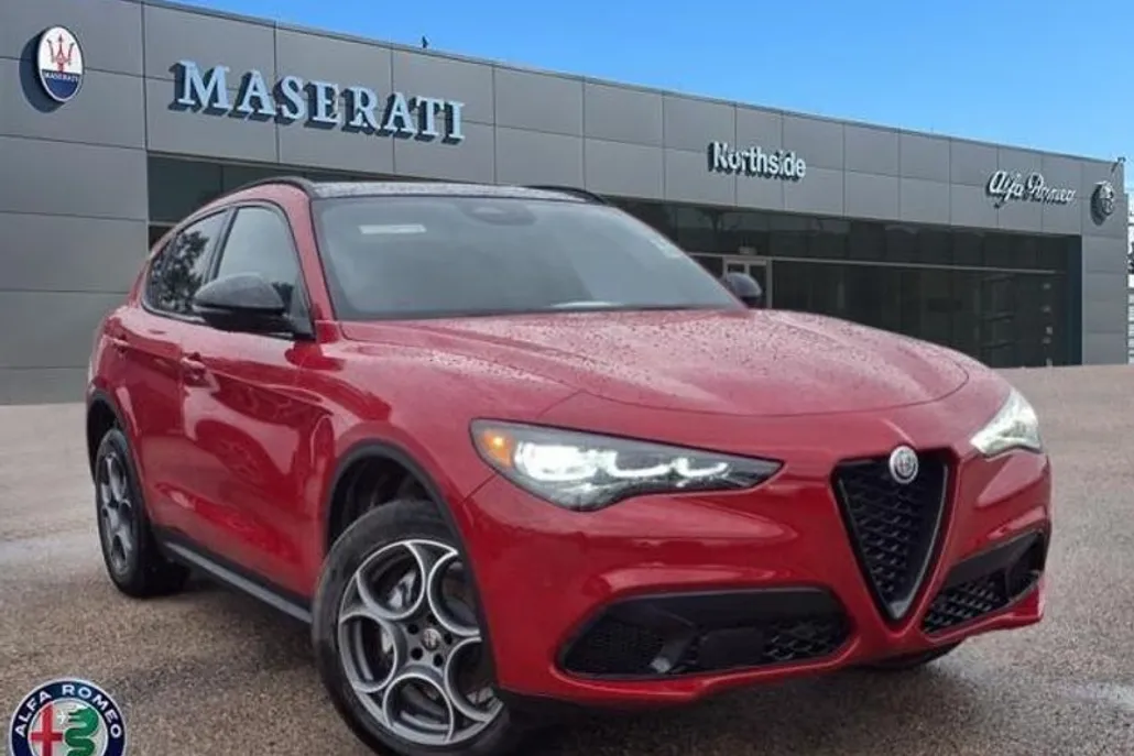 2025 Alfa Romeo Stelvio photo 1