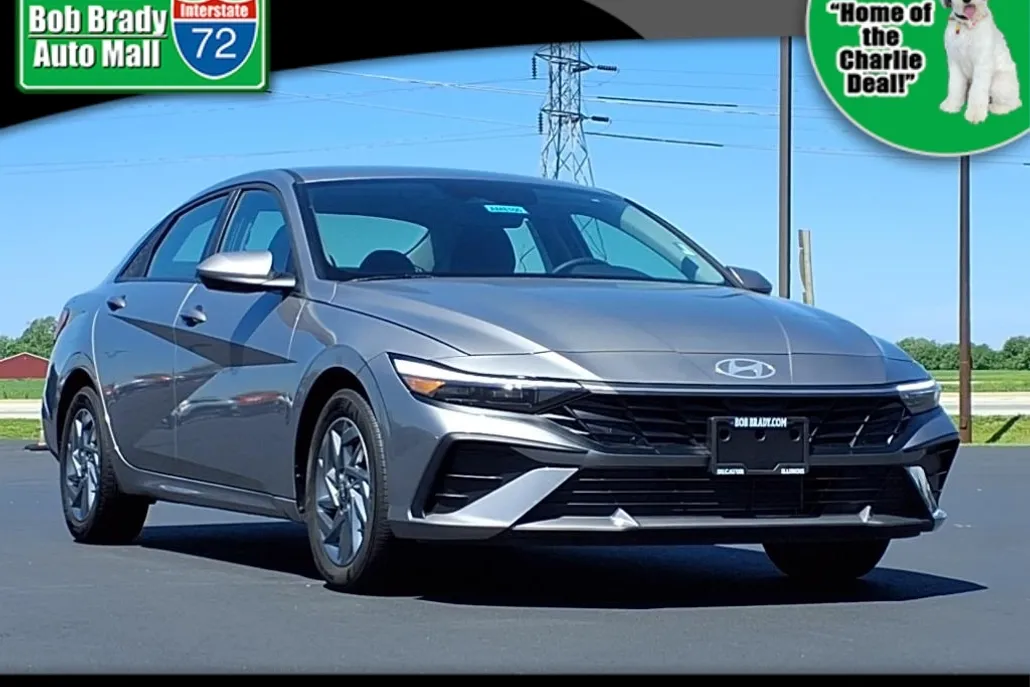 2024 Hyundai Elantra SEL photo 1