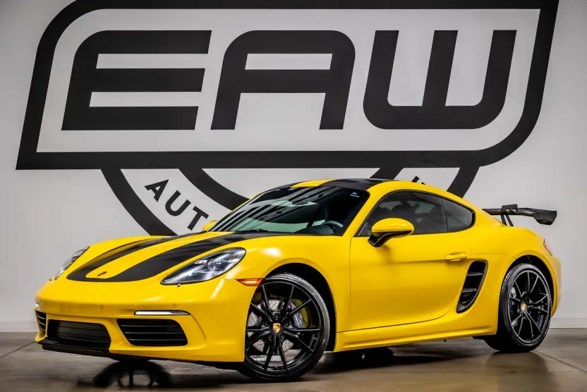 2024 Porsche Cayman photo 1