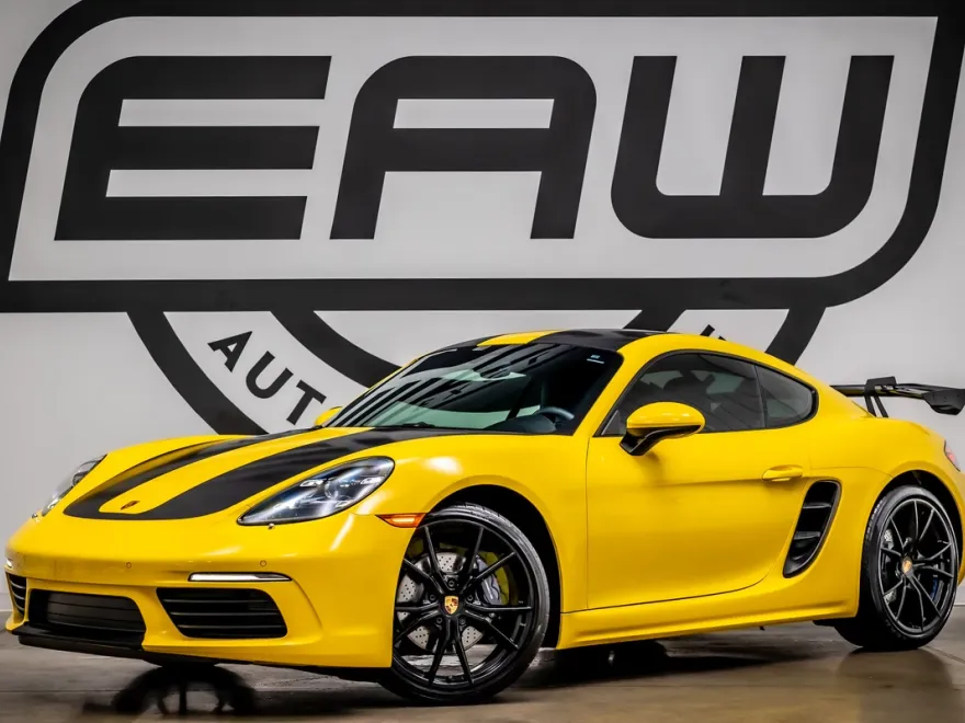 2024 Porsche Cayman photo 1