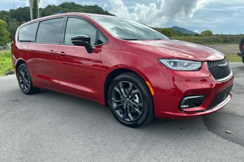 2026 Chrysler Pacifica photo 1